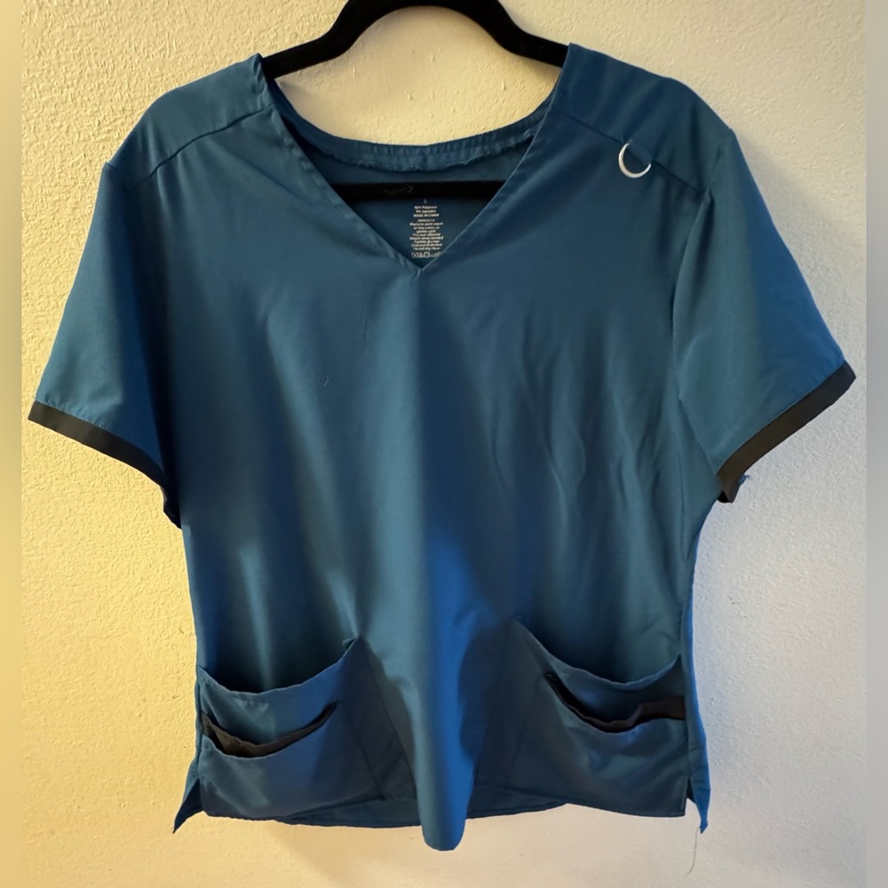 Sag Harbor Scrub Top Women's Size Large Dark Harbor/Blue V-neck 4 Pockets